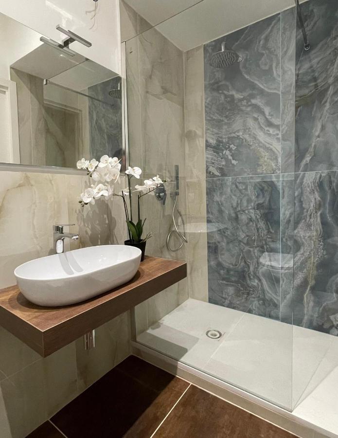 Vomero Suite And Deluxe Room B&B Napoli Exterior photo