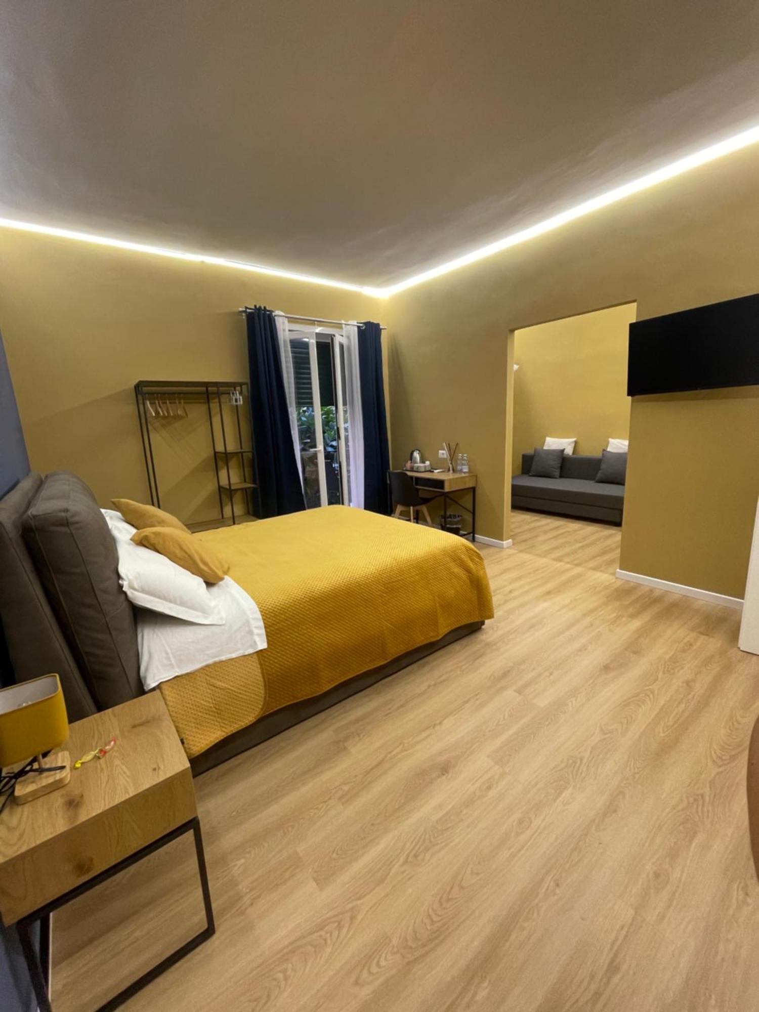 Vomero Suite And Deluxe Room B&B Napoli Exterior photo